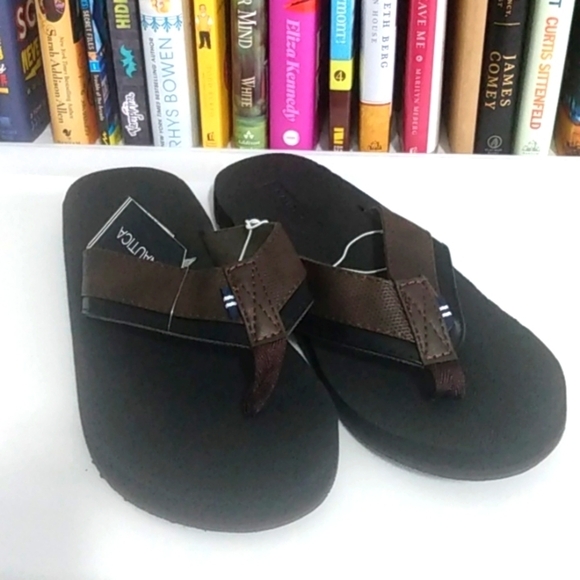 NAUTICA BROWN BLACK FLIP FLOP THONG BEACH SANDALS SIZE 10 NWT - Picture 1 of 12